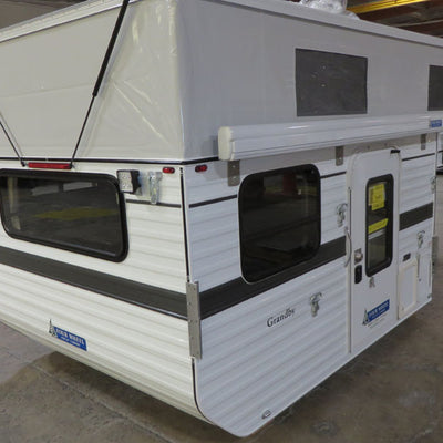 Four Wheel Campers Grandby Flabed