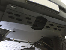 Load image into Gallery viewer, Front Runner LAND ROVER DISCOVERY LR4 (2013-CURRENT) SUMP GUARD
